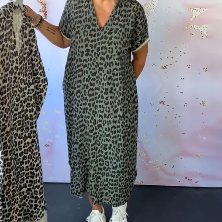 Savannah — Stylish Leopard Midi Dress